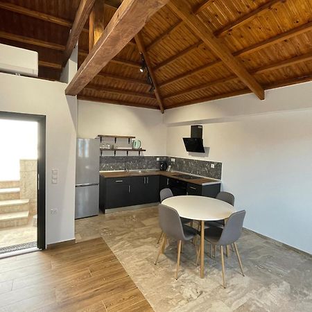 Q Apartments Molyvos Митимна Екстериор снимка