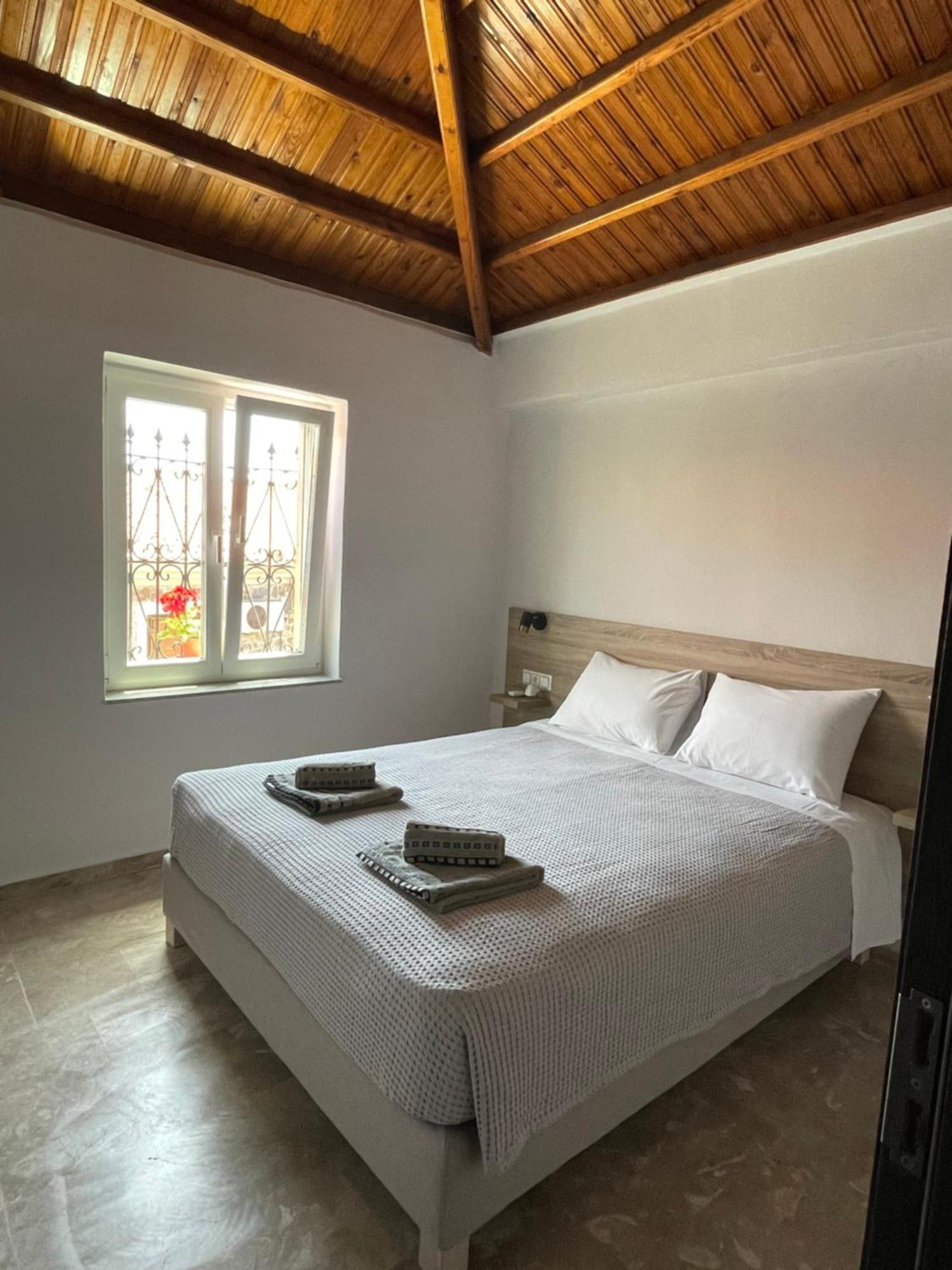Q Apartments Molyvos Митимна Екстериор снимка