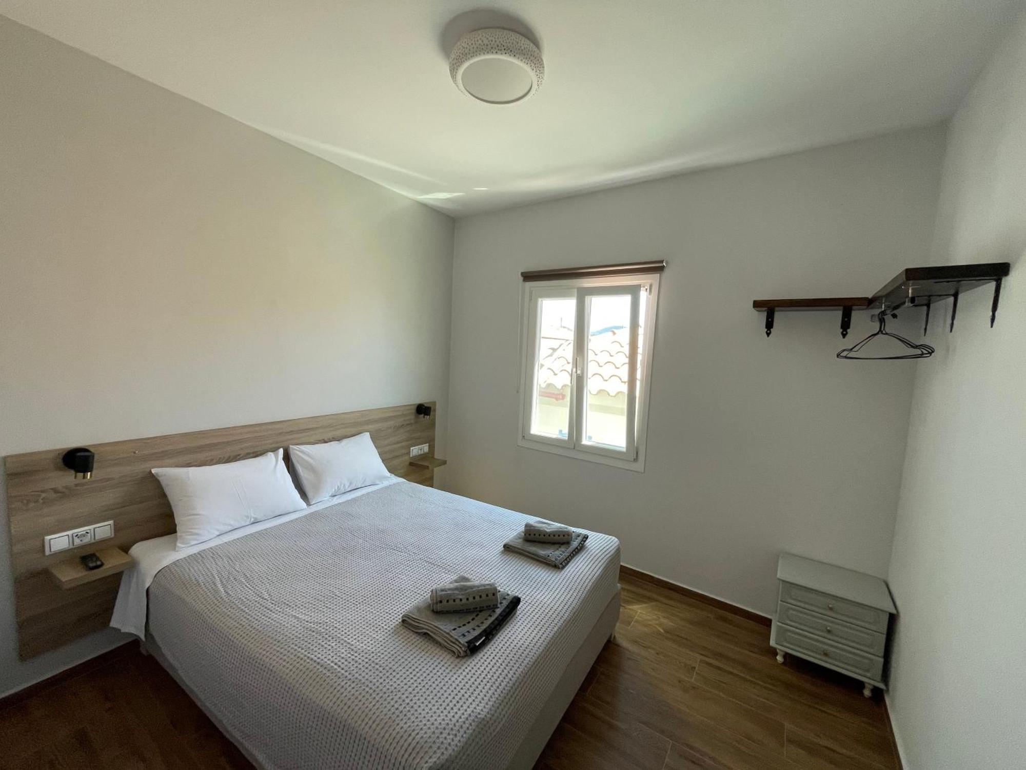 Q Apartments Molyvos Митимна Екстериор снимка