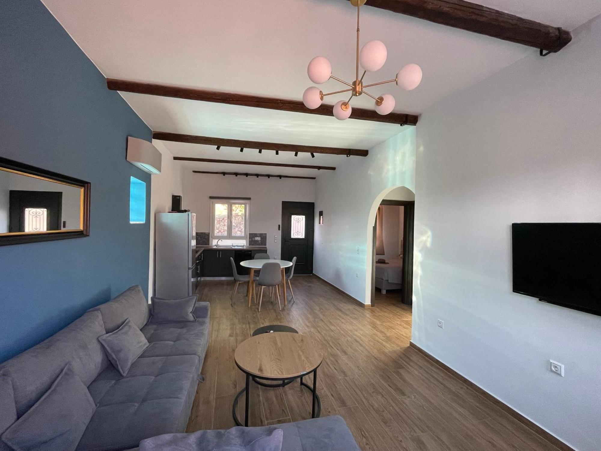 Q Apartments Molyvos Митимна Екстериор снимка