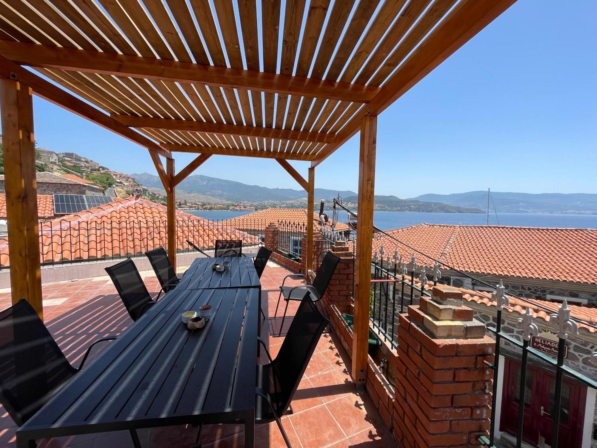 Q Apartments Molyvos Митимна Екстериор снимка
